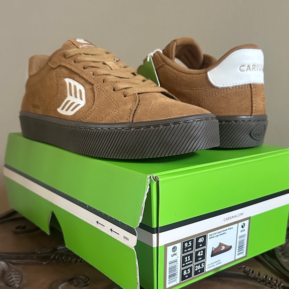 Cariuma SALVAS Men's Camel Suede Warm White Logo Sneakers